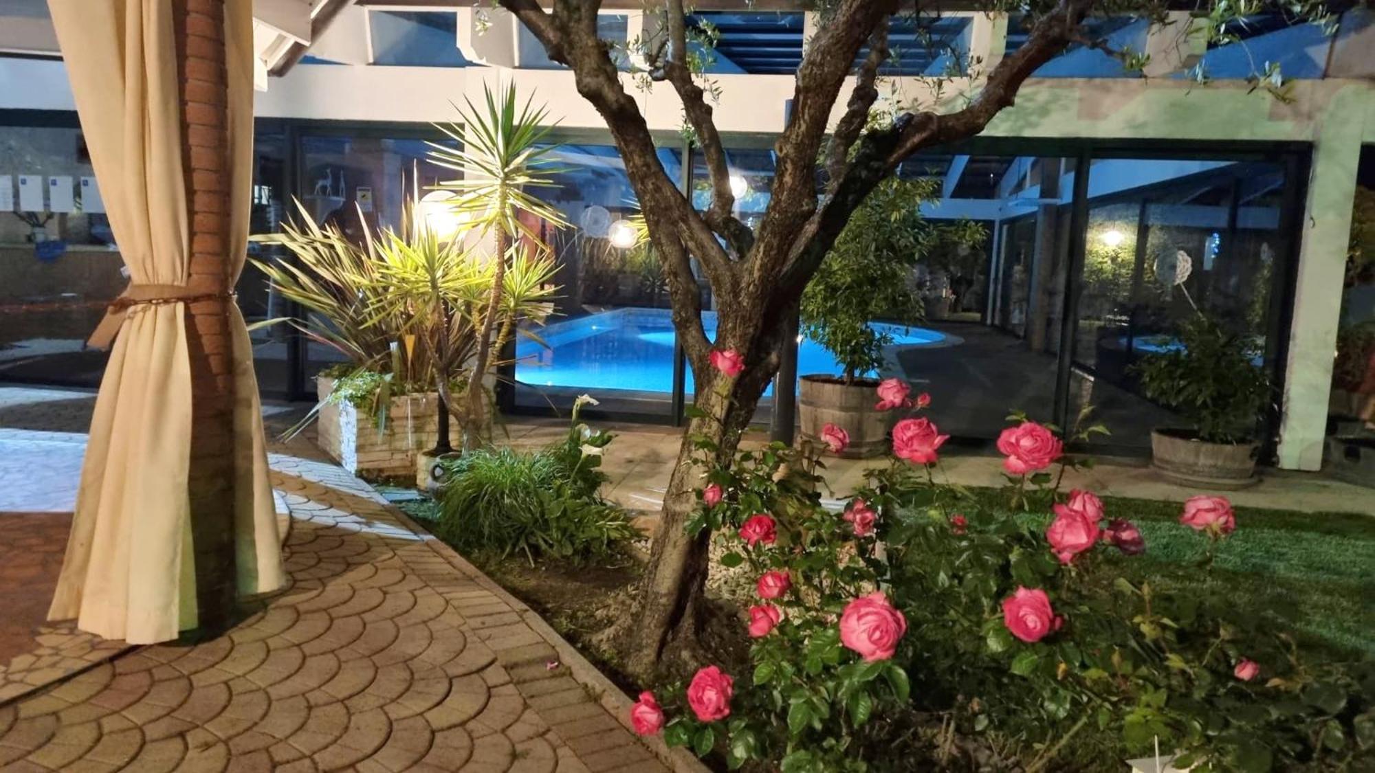Fontana Oasis Apartments Кастельнуово-дель-Гарда Екстер'єр фото