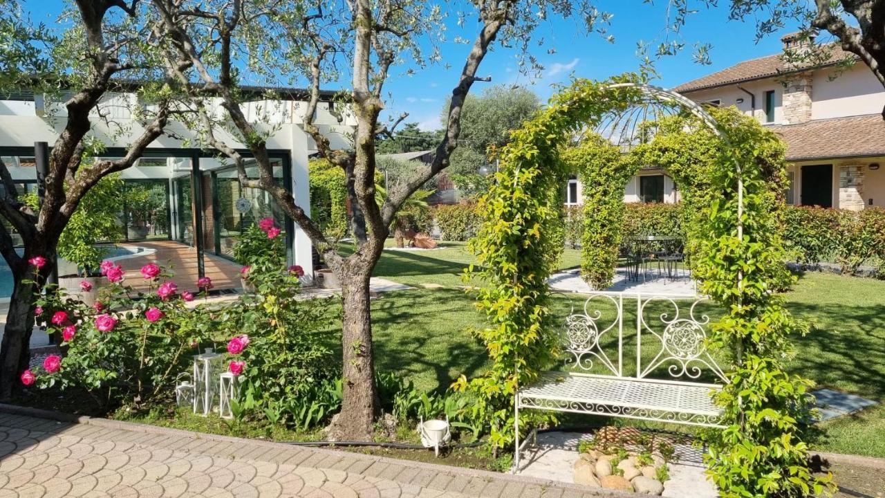Fontana Oasis Apartments Кастельнуово-дель-Гарда Екстер'єр фото
