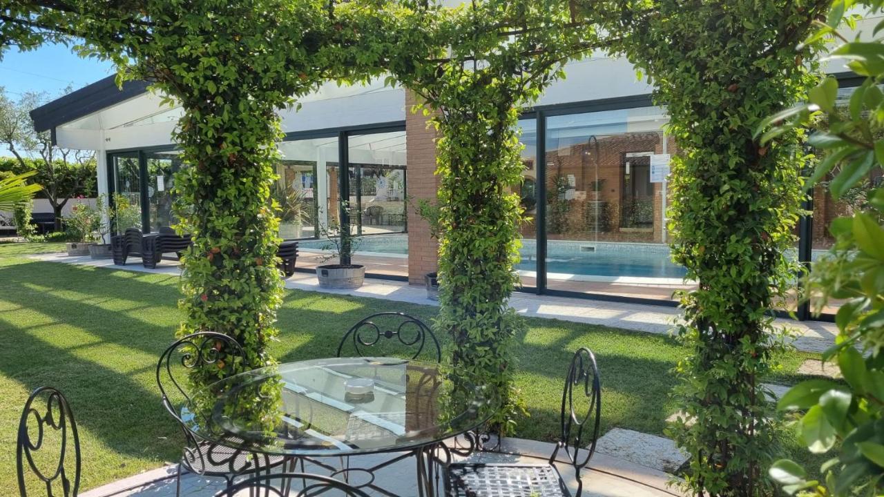 Fontana Oasis Apartments Кастельнуово-дель-Гарда Екстер'єр фото
