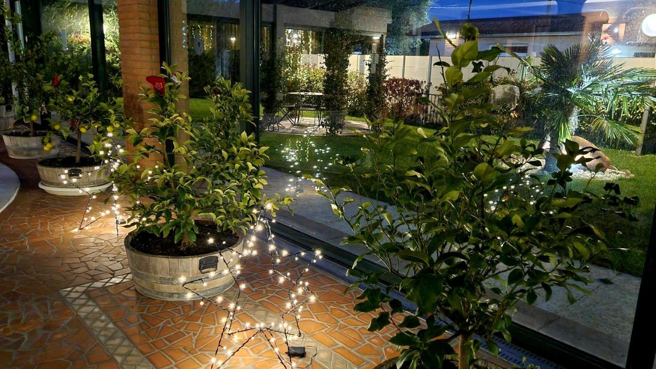 Fontana Oasis Apartments Кастельнуово-дель-Гарда Екстер'єр фото