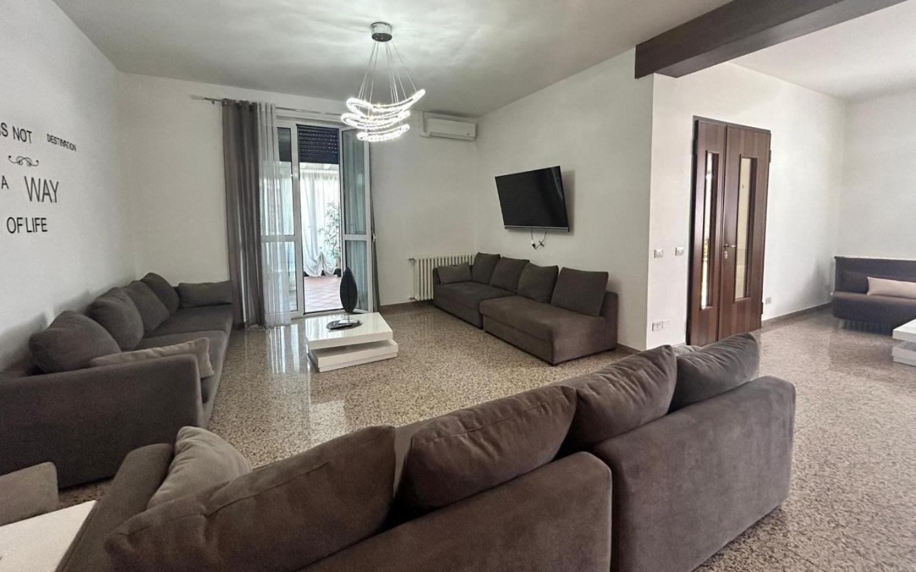 Fontana Oasis Apartments Кастельнуово-дель-Гарда Екстер'єр фото